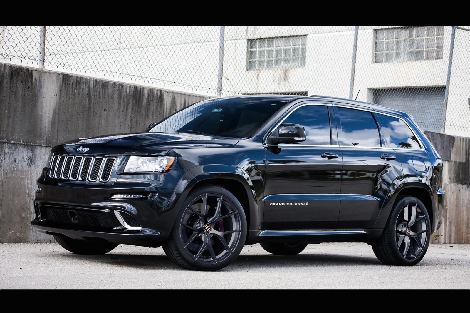 Кованые диски Beneventi Ace на Jeep SRT