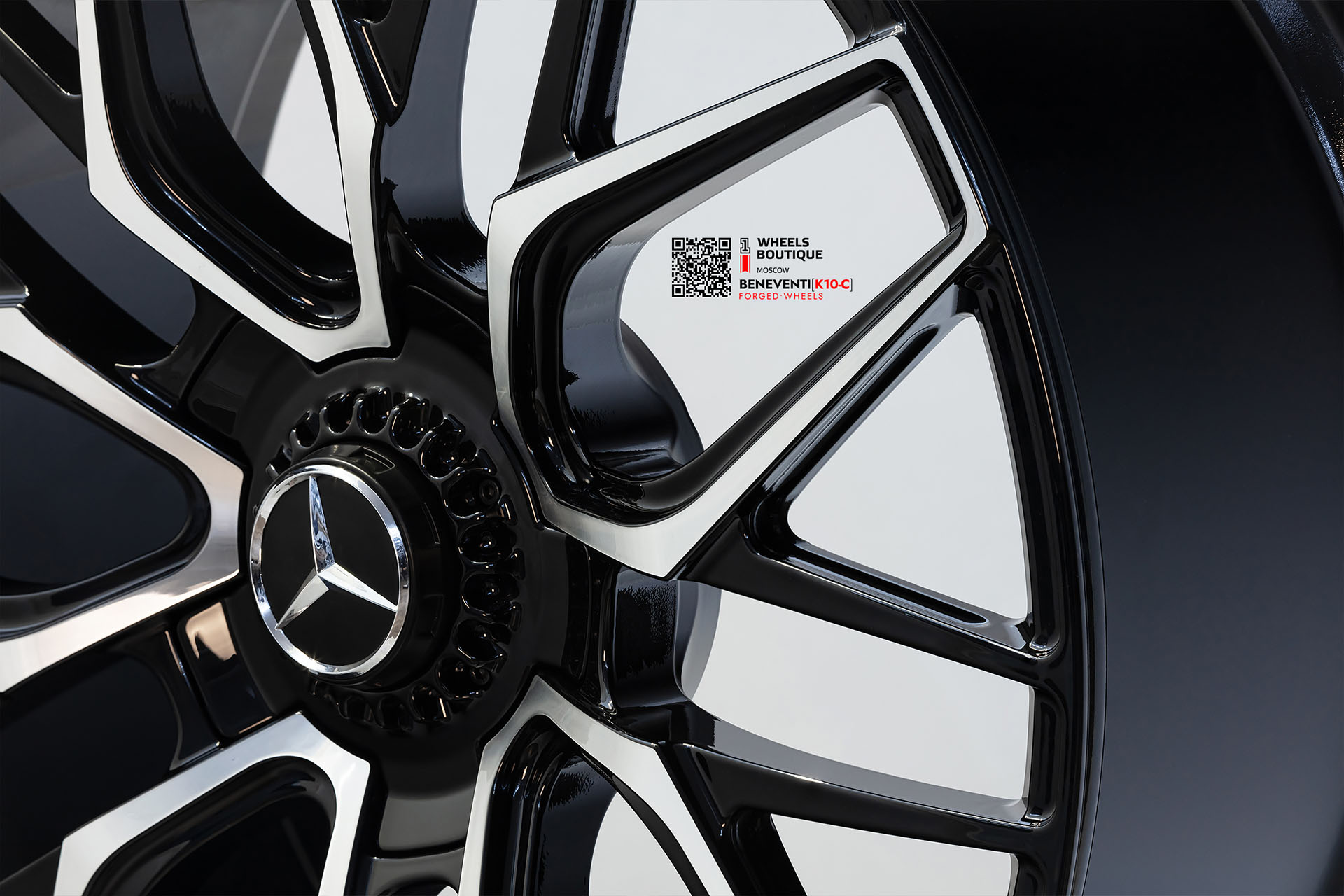 Кованый моноблок Beneventi K10-C в отделке черный глянец с алмазной проточкой для Mercedes-AMG G63