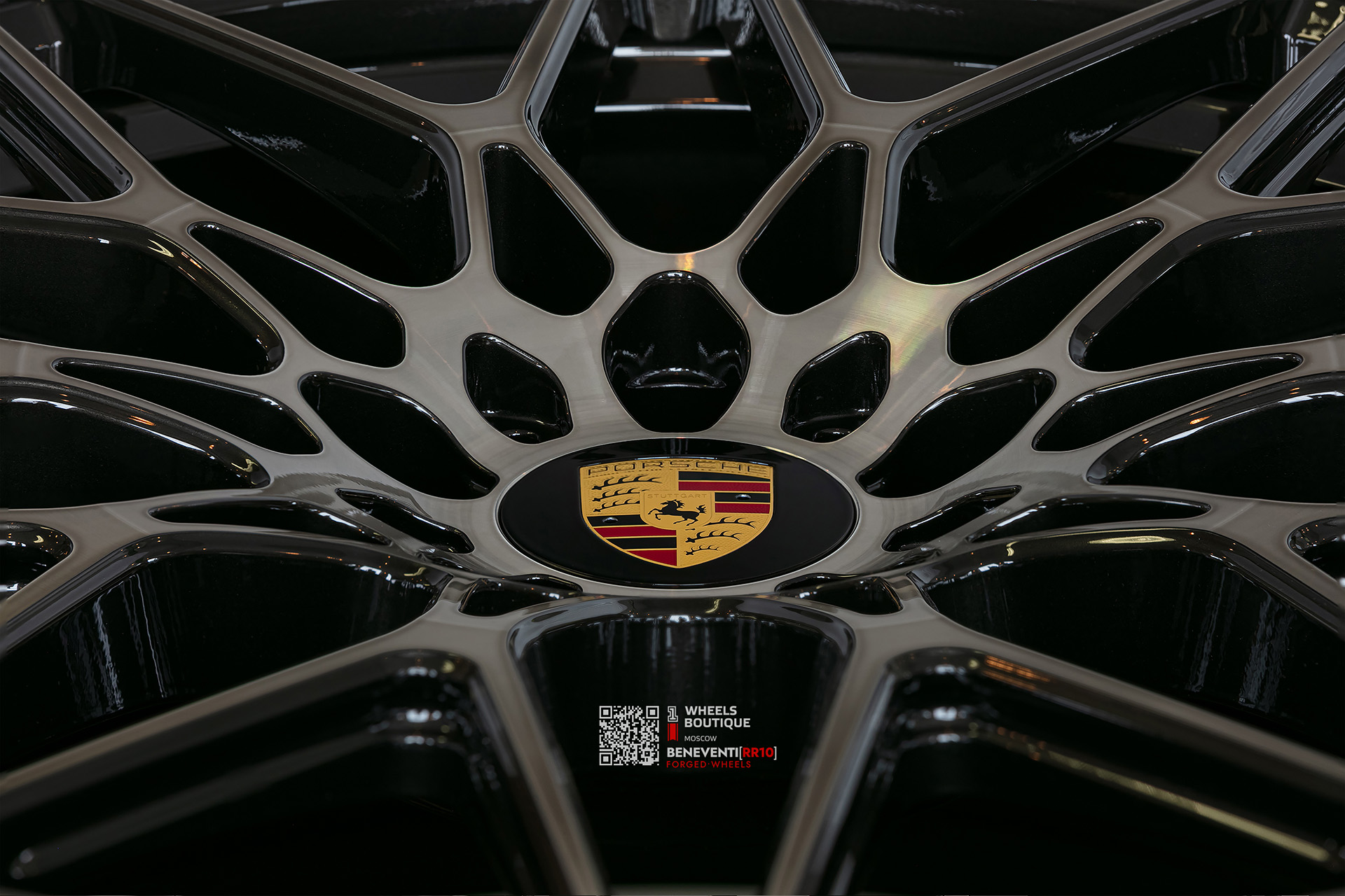 Кованый моноблок Beneventi RR10 в отделке карбон графит с темной алмазной проточкой для Porsche Panamera